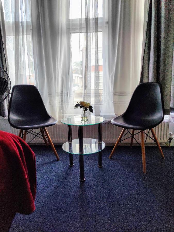 Wellesley Hotel Ilford Esterno foto