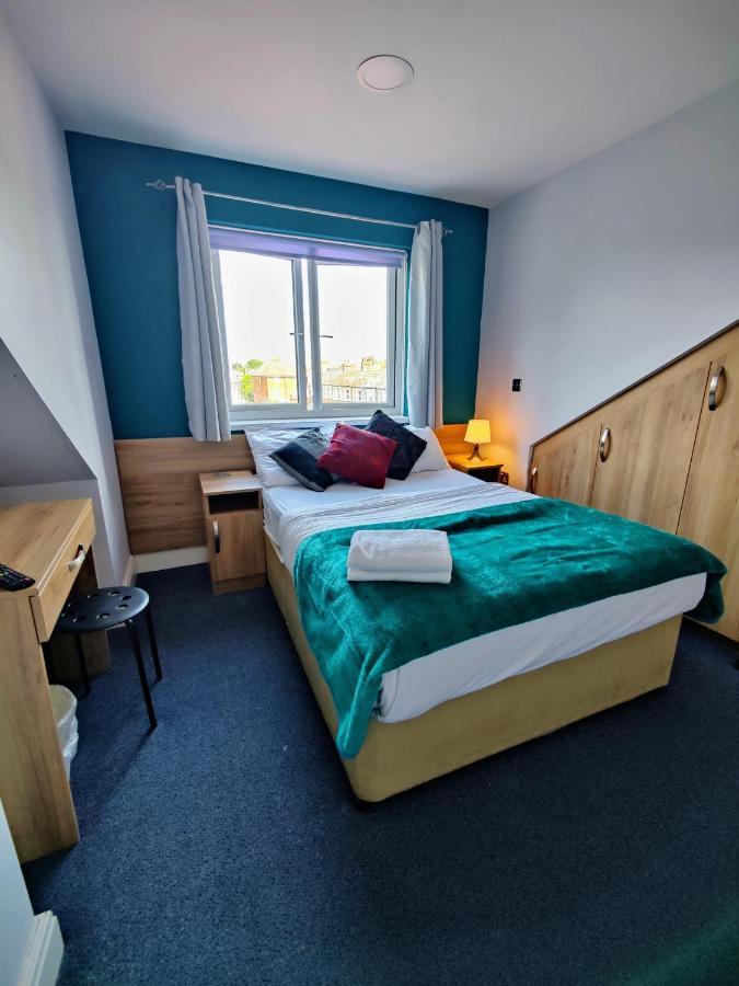 Wellesley Hotel Ilford Esterno foto